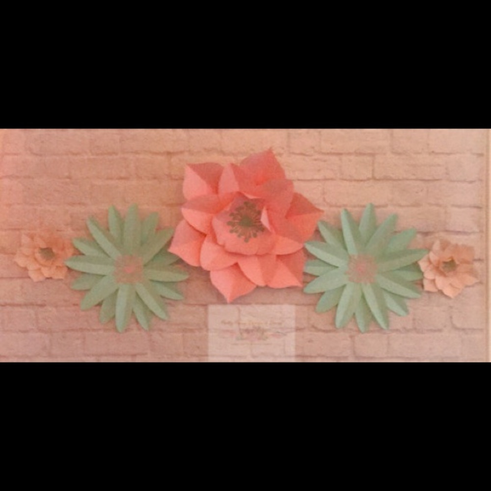 Paper Flower Set - Picture 3 of 5